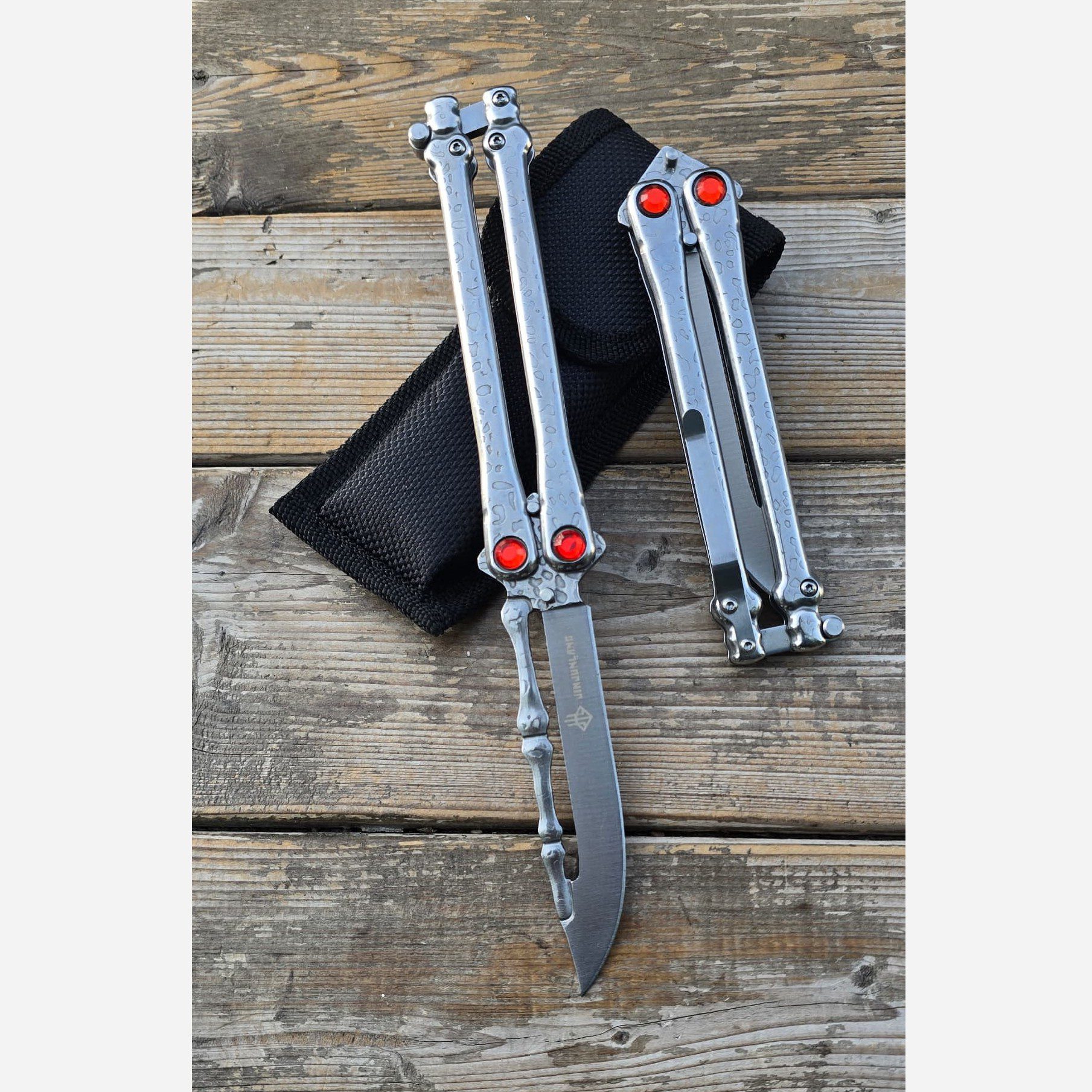 پروانه ای نگین دار